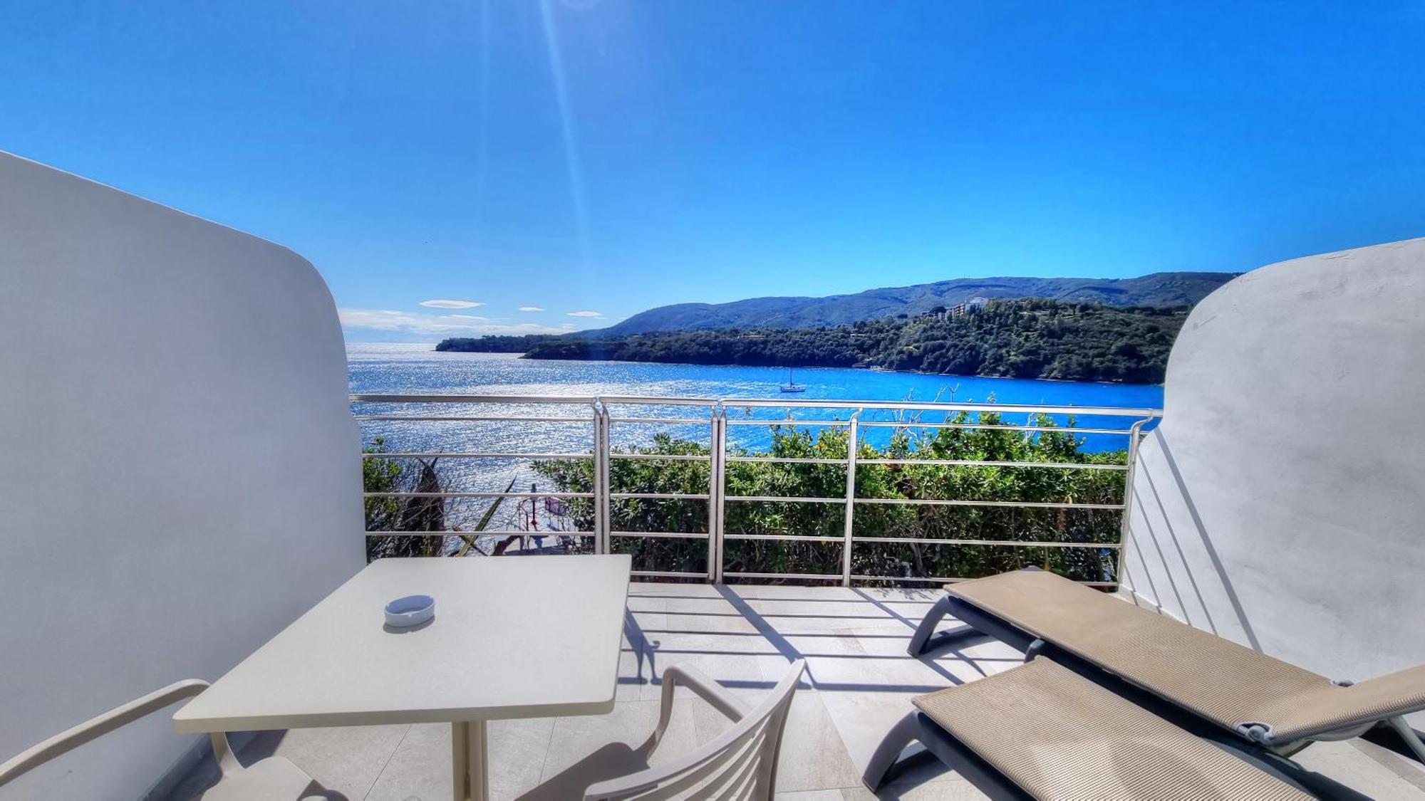 Hotel Plaza Porto Azzurro Cameră foto