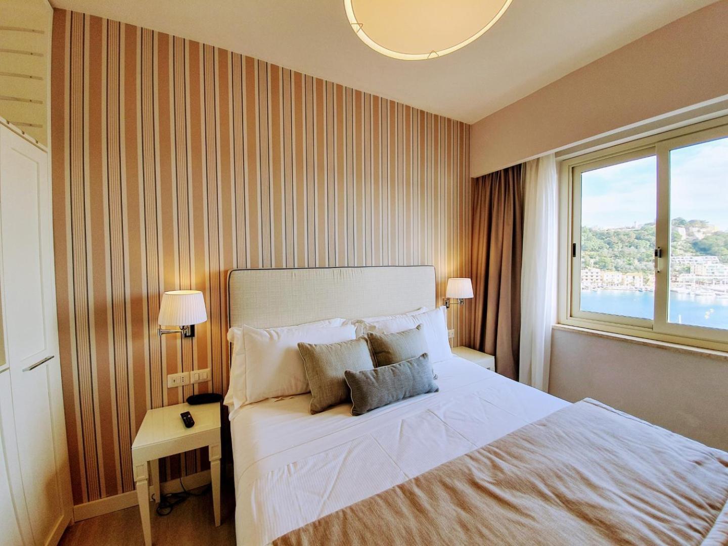 Hotel Plaza Porto Azzurro Cameră foto